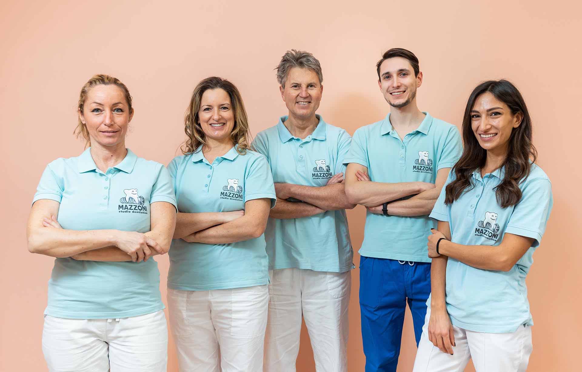 sfondo-staff-mazzoni Dentista a Forlì